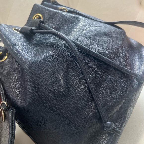 Vintage Chanel Caviar Navy Blue 24k Gold plated hardware Drawstring Bucket Bag - Picture 4 of 14